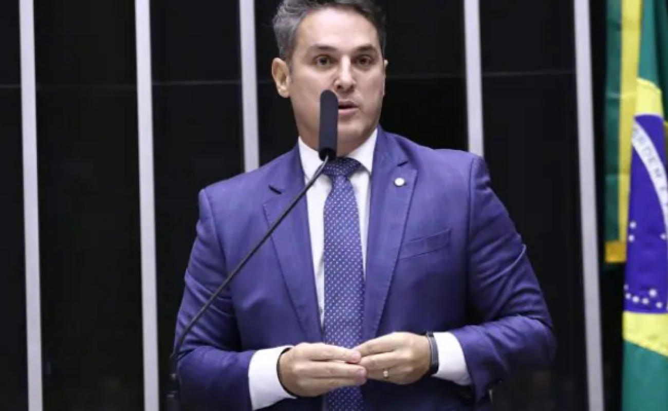 Screenshot-2025-03-05-at-07-19-37-Secretario-do-MEC-e-acusado-de-favorecimento-de-ONG-internacional